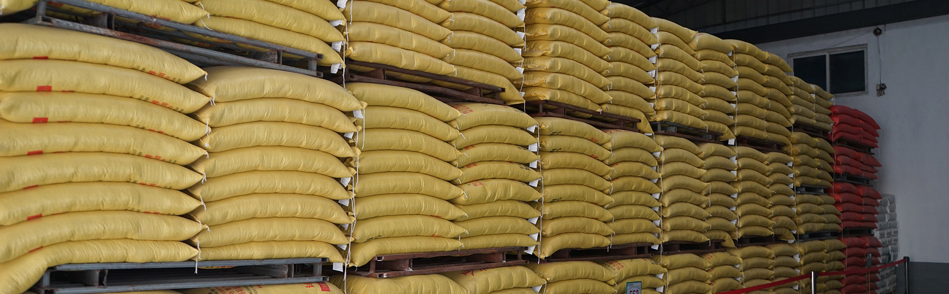 顎式破碎機(jī)現(xiàn)場(chǎng)圖